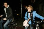 Amsterdam 3 februari 2005
Tatum Dagelet met nieuwe vriend na avond stappen.