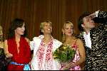 Amsterdam 9 februari 2004
Premiere FEESTJE in Tuschinski.
Antonie Kamerling met   Beau v Erven Dorens Trudy Labij Chantal Janzen en Daphne Bunskoek 
Peter Smulders bv