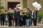 Bussum 5 februari 2004
Begrafenis van de dochter van zangeres Hanny Deborah.
 begrafenis stoet