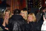 Amsterdam 18 februari 2004
Verlichting bij gedenksteen Willy Alberti bij Westertoren.
Willeke Alberti, Danielle van t Schip Chantal Janzen en Johnny de Mol