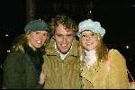 Amsterdam 18 februari 2004
Verlichting bij gedenksteen Willy Alberti bij Westertoren.
Edwin Smulders en Danielle van t Schip en Chantal Janzen