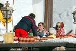 Zurs 15 februari 200
Prinses Caroline v Monaco op vakantie met Ernst an Hannover 
Wintersport