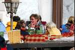 Zurs 15 februari 200
Prinses Caroline v Monaco op vakantie met Ernst an Hannover en Prins Andrea en Prinses Alexandra.
Wintersport