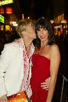 Amsterdam 9 februari 2004
Premiere FEESTJE in Tuschinski.
Antonie Kamerling en Isa Hoes kussend