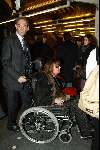 Amsterdam 23 februari 2004
Koningin Beatrix en Prins Willem Alexander en Maxima bezoeken het concertgebouw. Job Cohen met vrouw in rolstoel