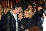 Amsterdam 18 februari 2004
Verlichting bij gedenksteen Willy Alberti bij Westertoren.
Willeke Alberti,   en Johnny de Mol