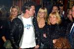 Amsterdam 18 februari 2004
Verlichting bij gedenksteen Willy Alberti bij Westertoren.
Willeke Alberti, Danielle van t Schip Chantal Janzen en Johnny de Mol