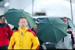 Lech 13 februari 2004
Koningin Beatrix in Lech afgeschermd door paraplu's van beveiliging
