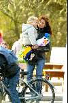 Blaricum 19 februari 2004
Leontine Borsato  haalt Luca en Senna op op school.
