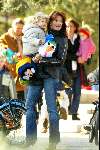 Blaricum 19 februari 2004
Leontine Borsato  haalt Luca en Senna op op school.