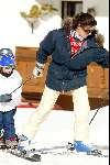 Zurs 13 februari 2004
Prinses Caroline met dochtertje Prinses Alexandra in de sneeuw