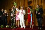 Amsterdam 9 februari 2004
Premiere FEESTJE in Tuschinski.
Anthonie Kamerling met   Beau v Erven Dorens Trudy Labij Chantal Janzen en Daphne Bunskoek en Ruud v Hemert