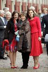 Apeldoorn 25 februari 2005
Aimee Sohngen en Anita v Eijk met hun a.s. schoonmoeder Prinses Margriet.