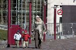 Amsterdam 27 februari 2005
Beau v Erven Dorens met zijn 2 zoons aan het spelen