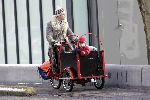 Amsterdam 27 februari 2005
Beau v Erven Dorens met zijn 2 zoons op bakfiets