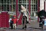 Amsterdam 27 februari 2005
Beau v Erven Dorens met zijn 2 zoons aan het spelen