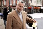 Amsterdam 26 februari 2005
Bram Moszkowicz krijgt bekeuring voor fout parkeren en kleine nummerplaat met zijn  ferrari