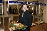 Amsterdam 24 februari 2005
Presentatie boek Thomas Lepeltak bij Sotheby's
Carmen Sandriesen (ex Frank Rijkaard) als serveerster