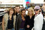 Rotterdam 27 februari 2003
Georgina Verbaan Ellen ten Damme Edgar Wurfbain Chantal Janzen enLieke v Lexmond...... bij signeren volle maan