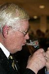 Amsterdam 24 februari 2005
Presentatie boek Thomas Lepeltak bij Sotheby's
Hans Wiegel met heineken biertje