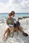 Bonaire 21 februari 2005
Henny Huisman met zijn vrouw Lia en hond Dushi op Bonaire.