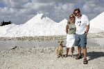 Bonaire 21 februari 2005
Henny Huisman met zijn vrouw Lia bij zoudwinnerij op Bonaire.