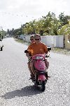 Bonaire 21 februari 2005
Henny Huisman met Lia op scooter  op Bonaire.
