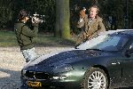 Nigtevecht 7 februari 2005
Jort Kelder ijs af krabben van zijn auto met speciale american express creditcard
