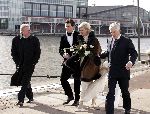 Amsterdam 27februari 2005
Kasper v Kooten met zijn vrouw Linda getrouwd. Kasper samen met zijn vader Kees v Kooten