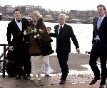 Amsterdam 27februari 2005
Kasper v Kooten met zijn vrouw Linda getrouwd. Kasper samen met zijn vader Kees v Kooten