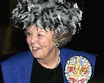 Leiden 8 februari 2005
konigin Beatrix krijgt ere doctoraal