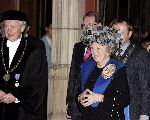 Leiden 8 februari 2005
konigin Beatrix krijgt ere doctoraal .