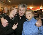 Amsterdam 23 februari 2005
Surpriseparty voor Nelly Fryda in nieuwe de la mar theater.
Barry Stevens en Gerie v d Klei en Marjan Berk
Peter Smulders bv