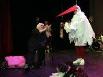 Amsterdam 23 februari 2005
Surpriseparty voor Nelly Frijda in nieuwe de la mar theater.
Nelly Frijda met hondje en Marjan Berk als ooievaar