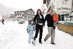 Lech 13 februari 2005
Paulien Huizinga met Michiel Mol en Paul en Myrthe in Lech
