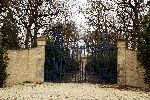 St Georges 28 februari 2003
Prinses Margarita met haar hond op weg naar het politieburo Edwin de Roy van Zuydewijn
kasteel