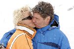 Zurs14 februari 2005
Rene Froger met Natasja Froger kussend in Zurs op wintersport