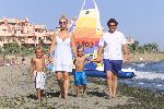 Marbella 27 juli 2001
Rene en Natasja Froger met hun zoons.