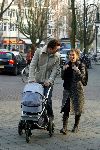 Amsterdam 1 maart 2003
Ruud de Wild en Tatum Dagelet met kinderwagen