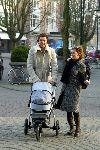 Amsterdam 1 maart 2003
Ruud de Wild en Tatum Dagelet met kinderwagen