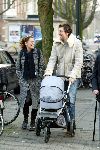 Amsterdam 1 maart 2003
Ruud de Wild en Tatum Dagelet met kinderwagen