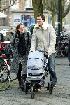 Amsterdam 1 maart 2003
Ruud de Wild en Tatum Dagelet met kinderwagen