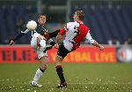 Rotterdam, 5 februari 2006  Seizoen 2005/2006 Kompetitiewedstrijd Feyenoord-AJAX, eindstand 3-2
Dirk Kuyt in duel met Markus Rosenberg
©Edwin van Zandvoort