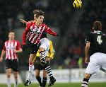 Eindhoven,11 Februari 2006 Kompetitiewedstrijd PSV-Heracles, eindstand 1-0 Seizoen 2005/2006
Ibrahim Afellay in een kopduel met Rob Maas