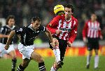 Eindhoven,11 Februari 2006 Kompetitiewedstrijd PSV-Heracles, eindstand 1-0 Seizoen 2005/2006
Jan Vennegoor of Hesselink in duel met Nico Jan Hoogma
