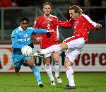 Utrecht, 8 Februari 2006 Kompetitiewedstrijd FC Utrecht-PSV, eindstand 1-2 door 2 doelpunten van Jefferson Farfan
Seizoen 2005/2006 
Joost Broerse ruimt op voordat Jefferson Farfan gevaarlijk kan worden