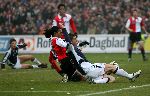 Rotterdam, 5 februari 2006  Seizoen 2005/2006 Kompetitiewedstrijd Feyenoord-AJAX, eindstand 3-2
Markus Rosenberg in duel met Serghino Greene
©Edwin van Zandvoort