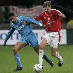 Utrecht, 8 Februari 2006 Kompetitiewedstrijd FC Utrecht-PSV, eindstand 1-2 door 2 doelpunten van Jefferson Farfan
Seizoen 2005/2006 
Dave v d Bergh in duel met Michael Reiziger