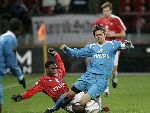 Utrecht, 8 Februari 2006 Kompetitiewedstrijd FC Utrecht-PSV, eindstand 1-2 door 2 doelpunten van Jefferson Farfan
Seizoen 2005/2006 
Phillip cocu wordt onderuit gehaald door Edson Braafheid