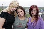 Bloemendaal 1 juni 2005
haringparty radio Noordzee bij tropen aan zee.
deelneemsters temptation island